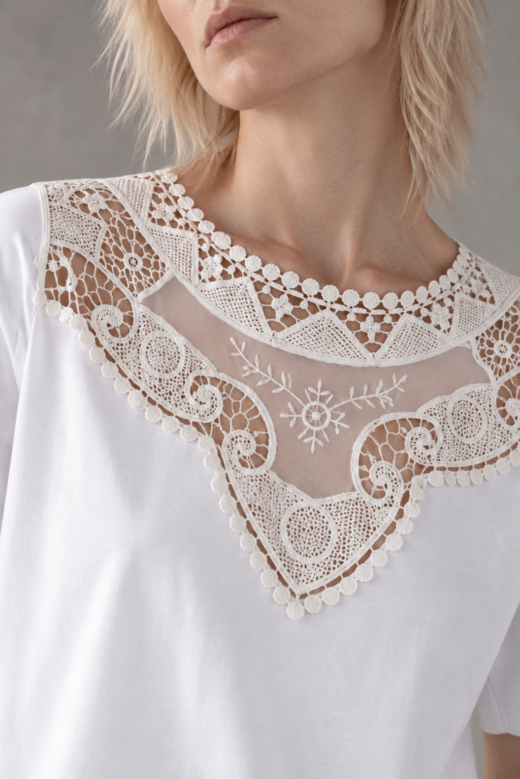 LACE T-SHIRT
